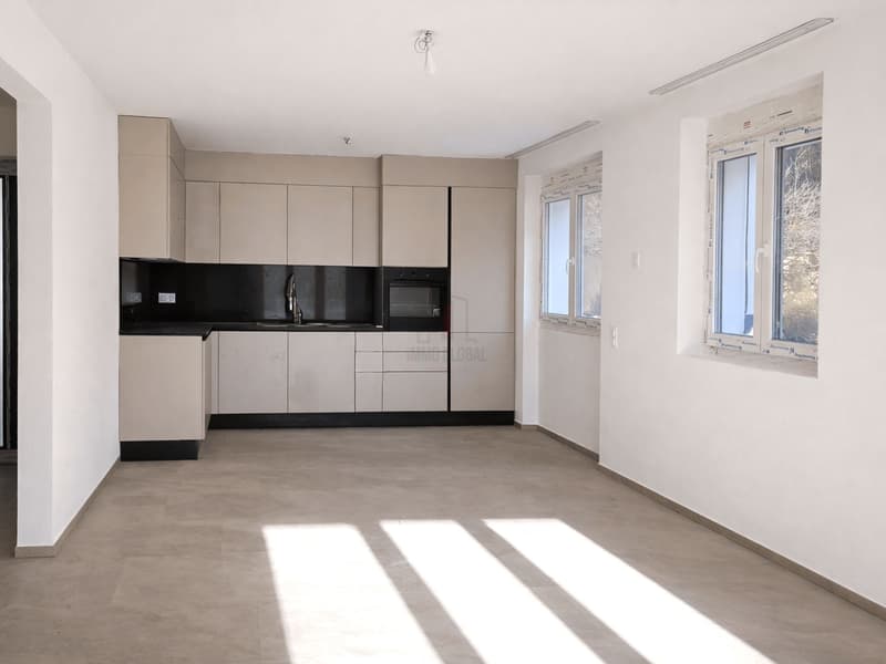 HABITER ET INVESTIR: MAISON BIFAMILIALE AVEC DEUX UNITÉS INDÉPENDANTES (8)