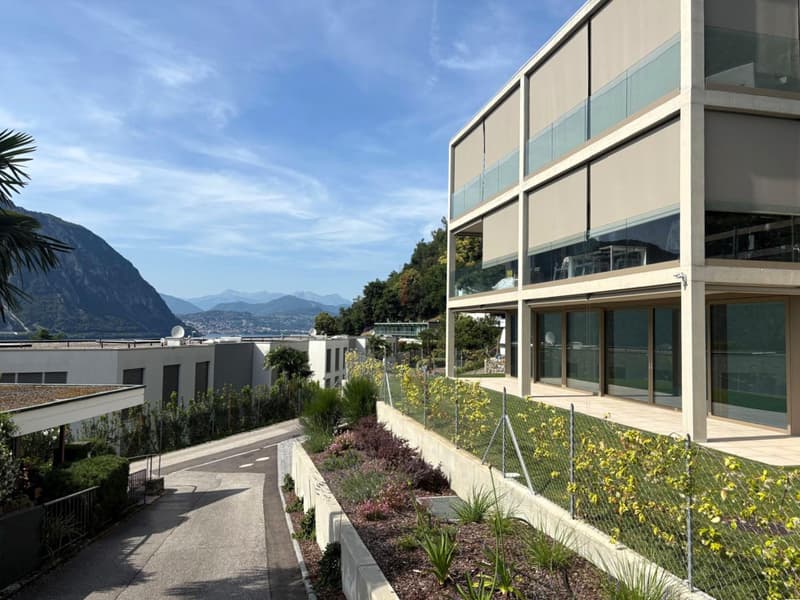 TERRASSE, GARTEN UND BEZAUBERNDER BALKON, WAS KÖNNTE MAN NOCH MEHR WÜNSCHEN? (6)