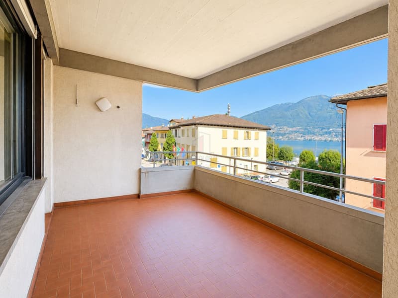 Living two steps from the lake, renovated 3-room apartment with lake view (7)