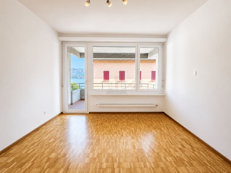 Living two steps from the lake, renovated 3-room apartment with lake view (4)