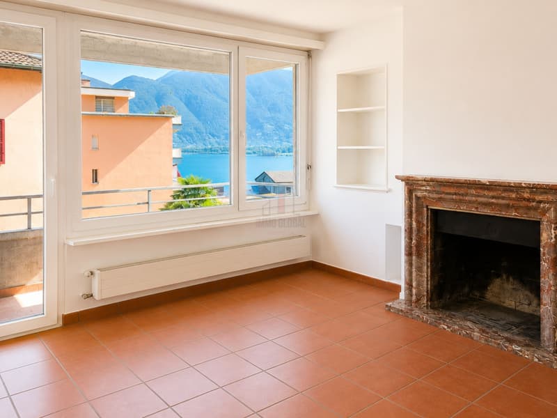 Living two steps from the lake, renovated 3-room apartment with lake view (2)