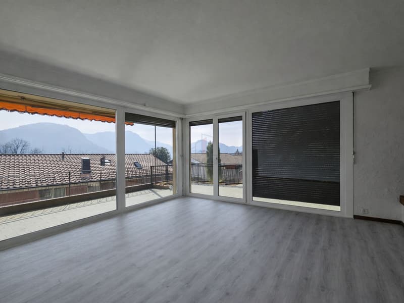 RENOVATED, SPACIOUS TERRACE AND SPLENDID VIEW (4)