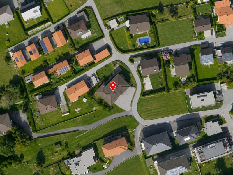 Exklusiv 4.5 Zimmer mit Balkon in renovierter Residenz (11)