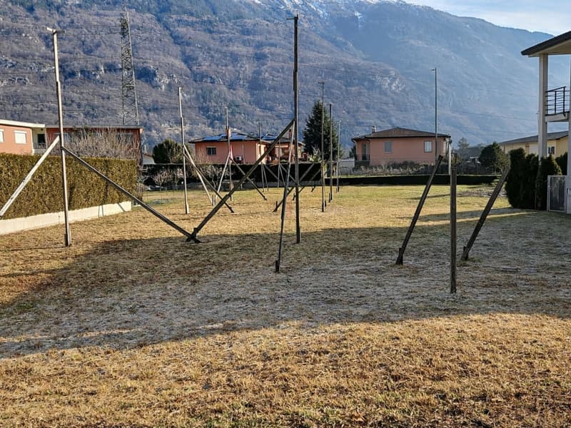 NUOVE VILLE UNIFAMILIARI CON GIARDINO E VISTA APERTA (5)