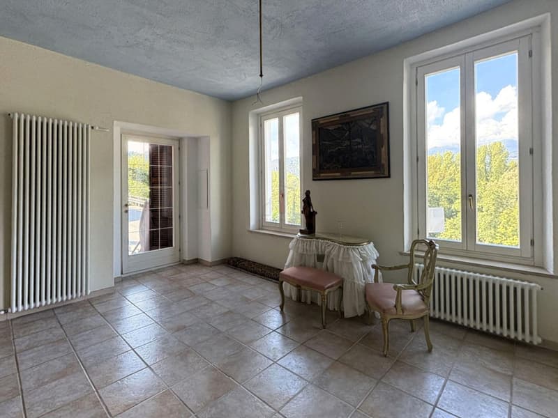 GRAZIOSA CON GIARDINO E PARZIALE VISTA LAGO (2)