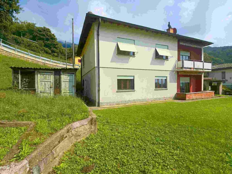 NELLA SPLENDIDA CAPRIASCA INCORNICIATA NEL VERDE (9)