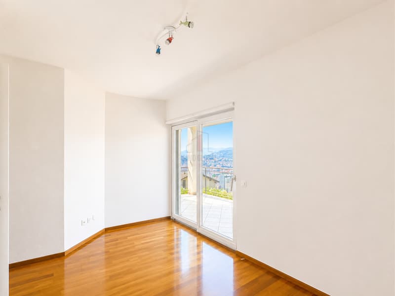 LA TUA CASA IN ZONA ESCLUSIVA CON PARZIALE VISTA LAGO (12)