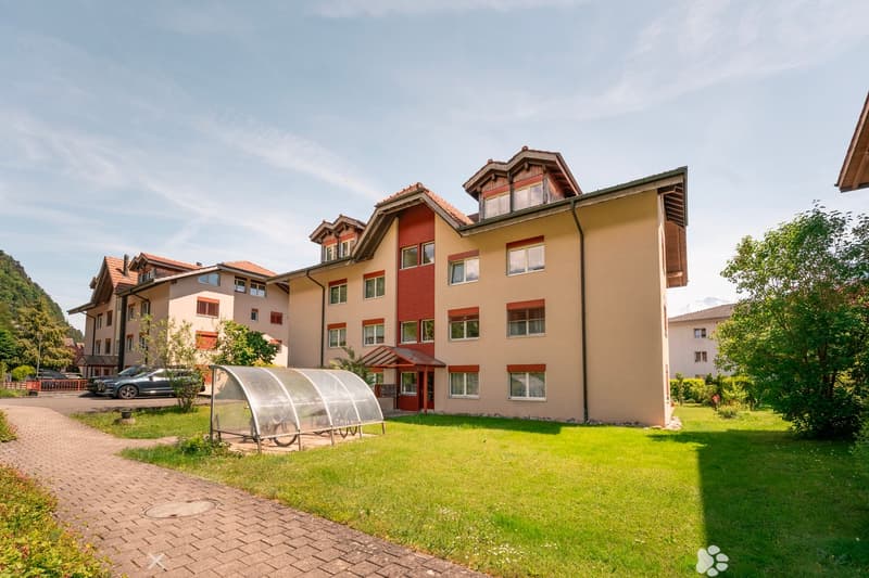 Grosszügige 4½-Zimmer Dachwohnung mit 2 Einstellhallenplätzen (2)