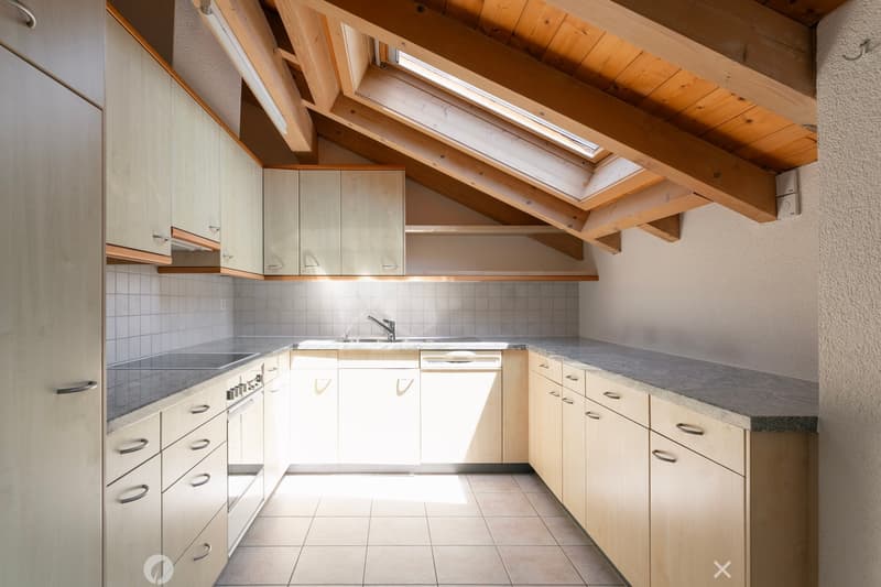Grosszügige 4½-Zimmer Dachwohnung mit 2 Einstellhallenplätzen (6)