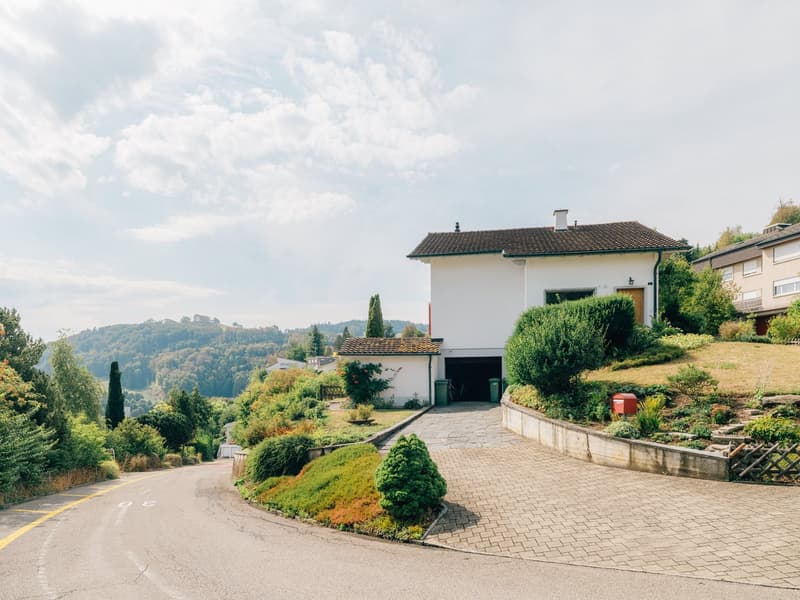 6½-Zimmer Einfamilienhaus mit Charme, viel Platz und wunderbarer Aussicht (3)