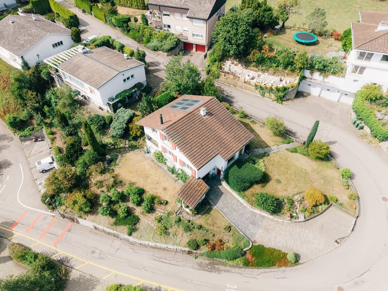 6½-Zimmer Einfamilienhaus mit Charme, viel Platz und wunderbarer Aussicht (2)