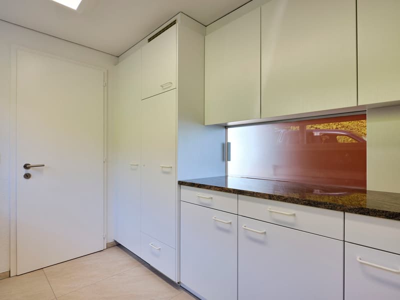 3½-Zi.-Dachwohnung: Wohnen mit 60er-Jahre-Flair und Blick auf das Schloss (8)