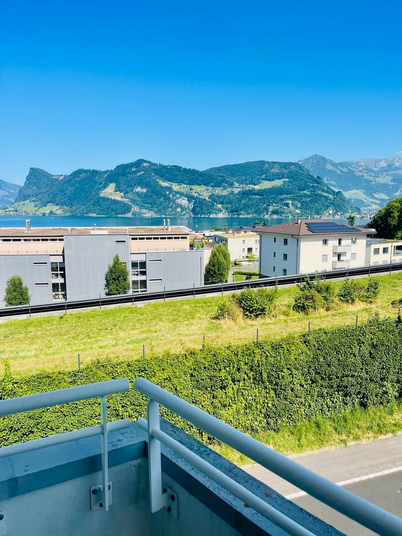 Sonnige 4.5-Zimmer-Wohnung in Hergiswil mit Seeblick Inkl. Aussenparkplatz (1)