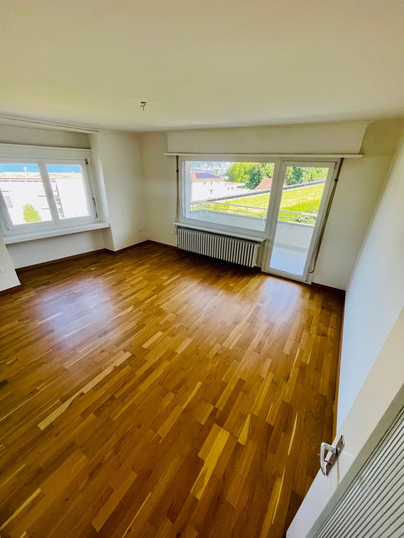 Sonnige 4.5-Zimmer-Wohnung in Hergiswil mit Seeblick Inkl. Aussenparkplatz (3)