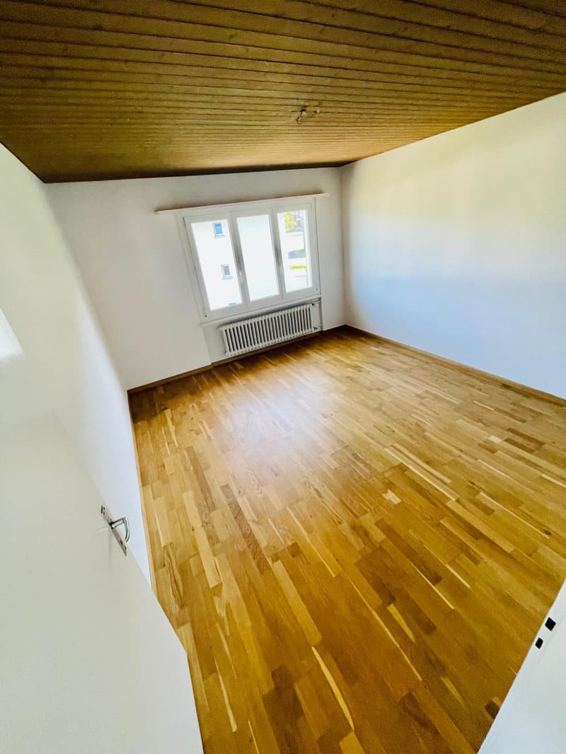 Sonnige 4.5-Zimmer-Wohnung in Hergiswil mit Seeblick Inkl. Aussenparkplatz (7)