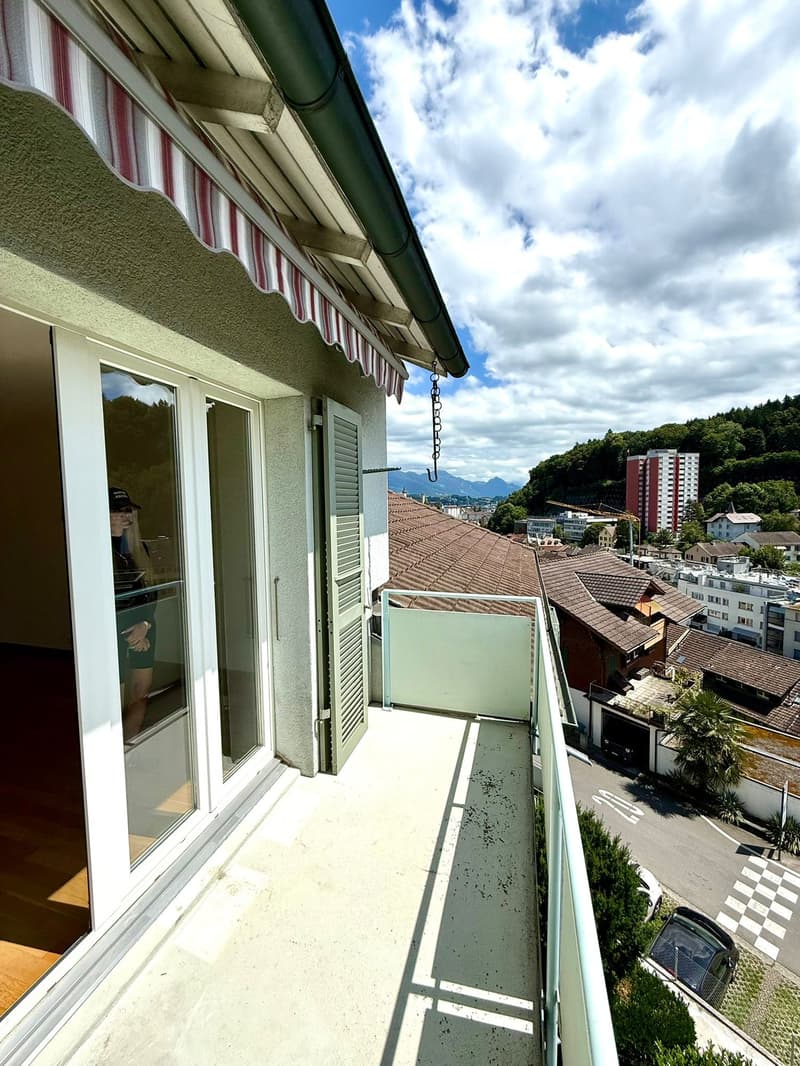 Charming 4.5-room apartment with balcony and beautiful view in Lucerne (2)