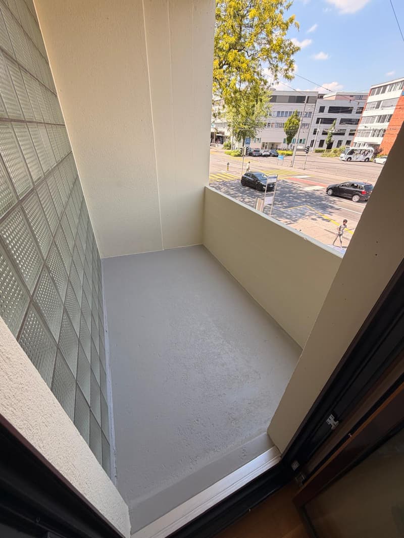 Charming 3.5-room apartment with balcony and lake view in Lucerne (3)