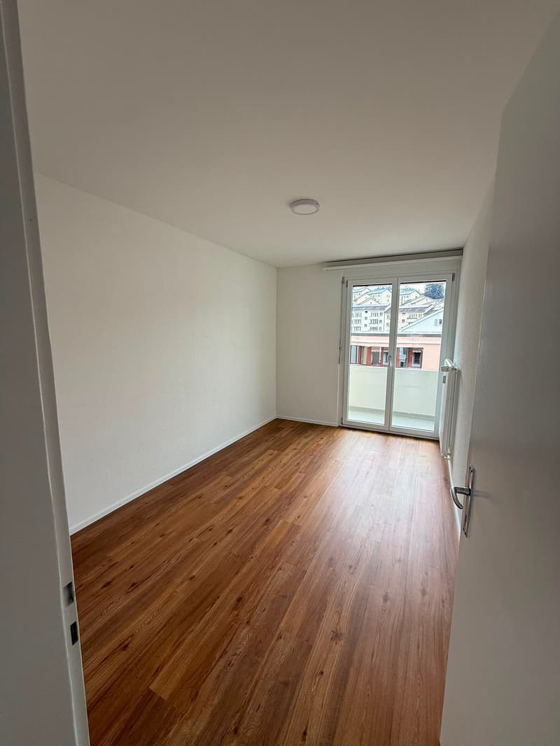 Appartement rénové et lumineux de 4,5 pièces avec balcon et belle vue à Lucerne (11)