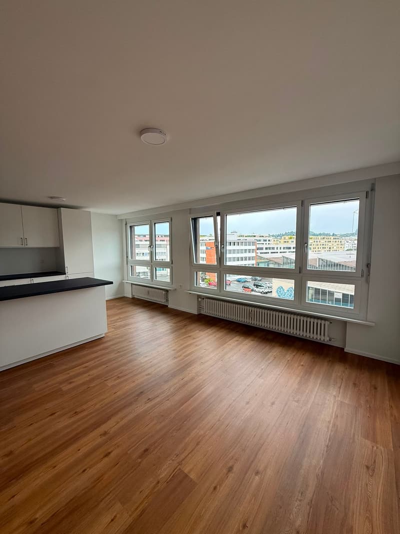 Appartement rénové et lumineux de 4,5 pièces avec balcon et belle vue à Lucerne (3)