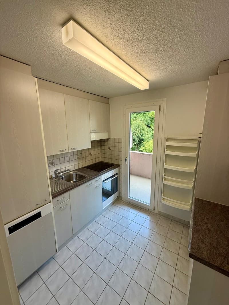 Sonnige 3.5-Zimmer-Wohnung mit Balkon in Kriens zu vermieten (2)