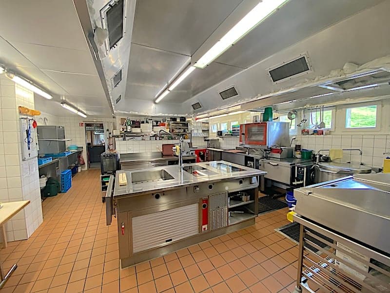 Rent or Buy: Panoramic Restaurant with 2 Apartments and 1 Studio (9)