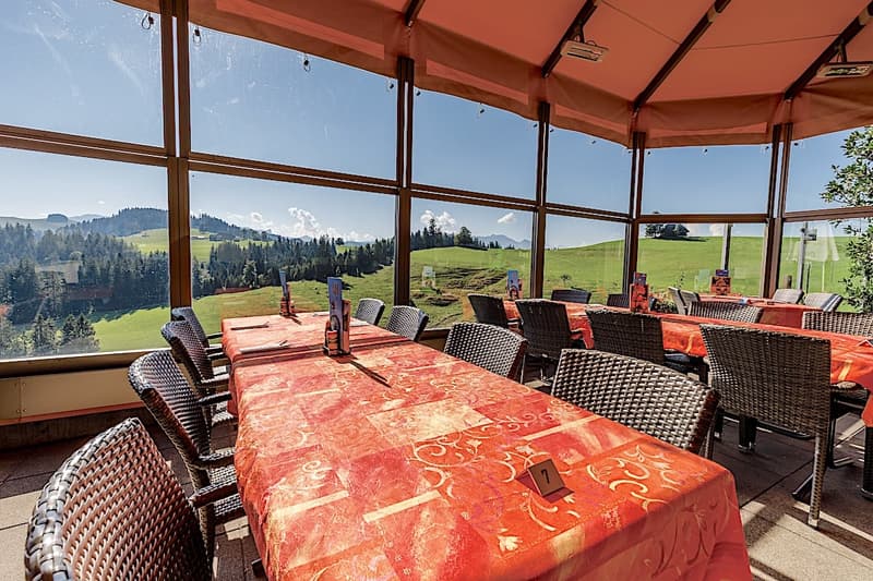 Rent or Buy: Panoramic Restaurant with 2 Apartments and 1 Studio (16)