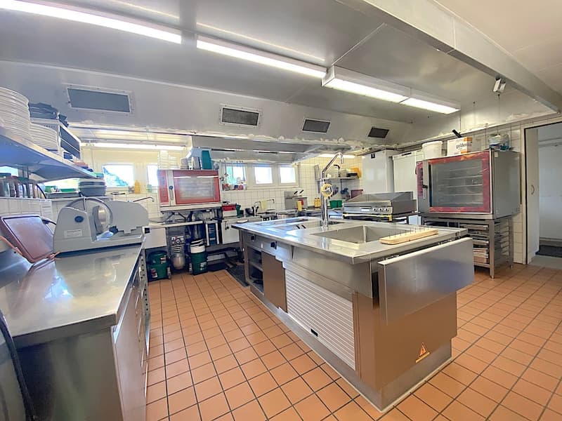 Rent or Buy: Panoramic Restaurant with 2 Apartments and 1 Studio (10)