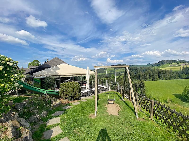 Rent or Buy: Panoramic Restaurant with 2 Apartments and 1 Studio (17)
