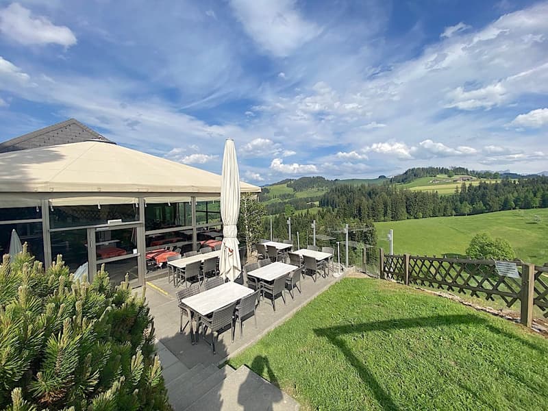 Rent or Buy: Panoramic Restaurant with 2 Apartments and 1 Studio (13)