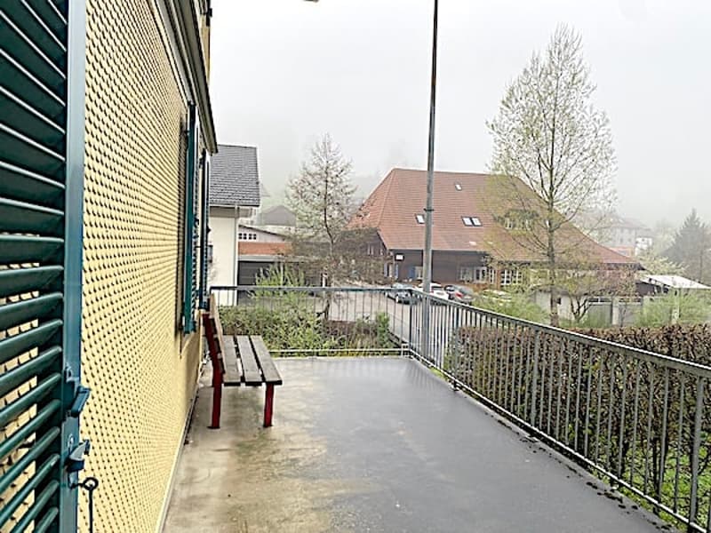 Apartment building with 3 apartments and commercial space (3)