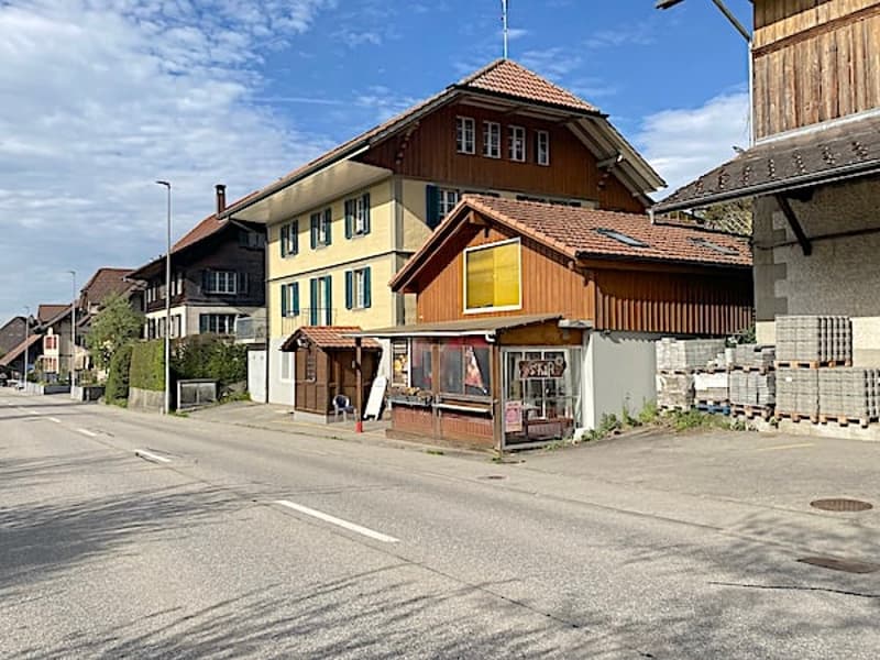 Apartment building with 3 apartments and commercial space (8)