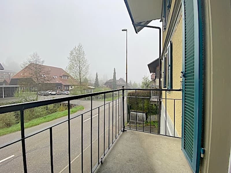 Apartment building with 3 apartments and commercial space (6)