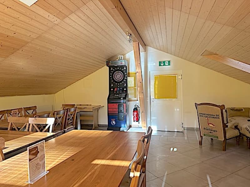 Apartment building with 3 apartments and commercial space (18)