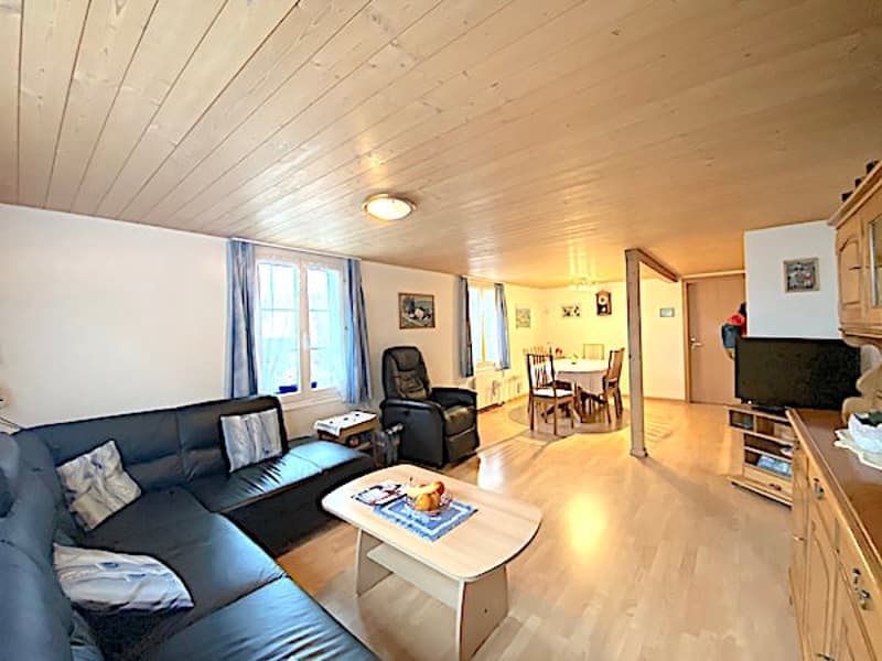 Apartment building with 3 apartments and commercial space (31)