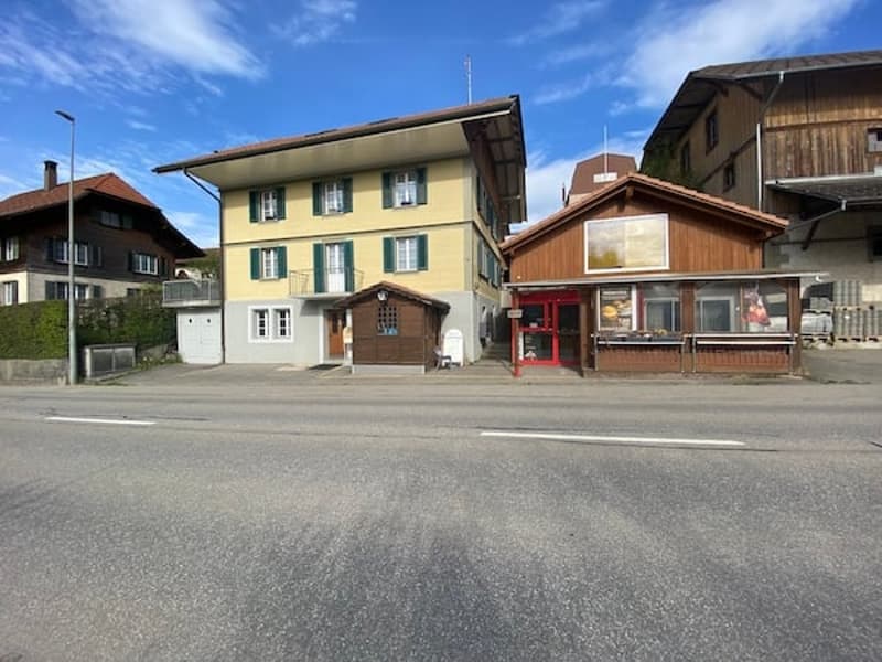 Apartment building with 3 apartments and commercial space (1)