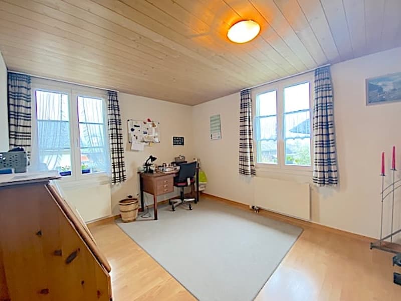 Apartment building with 3 apartments and commercial space (28)