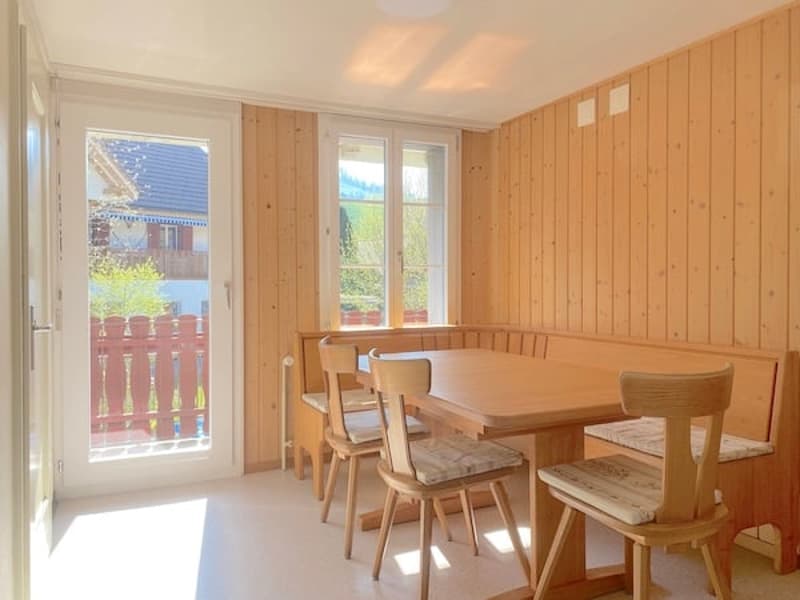 Mehrfamilienhaus m. grossem Garten, 13 Zimmer, 3 Wohnungen (22)