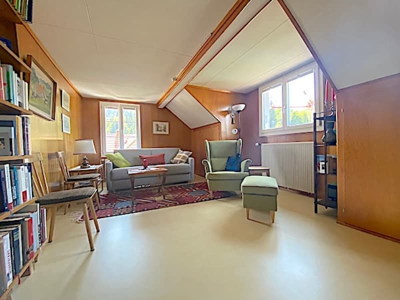 Mehrfamilienhaus m. grossem Garten, 13 Zimmer, 3 Wohnungen (34)
