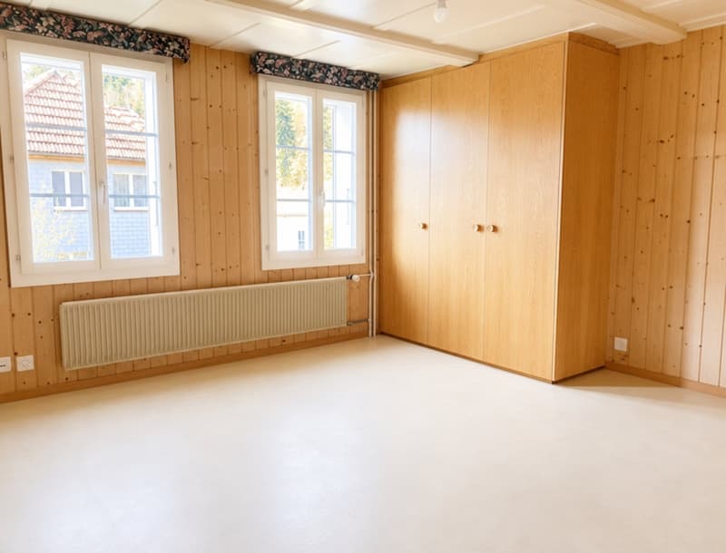 Mehrfamilienhaus m. grossem Garten, 13 Zimmer, 3 Wohnungen (23)