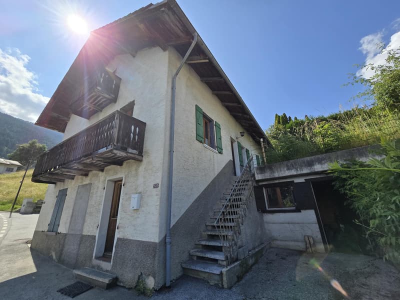 Casa a schiera di 3.5 locali / giardino, posti auto, cantina e garage (3)