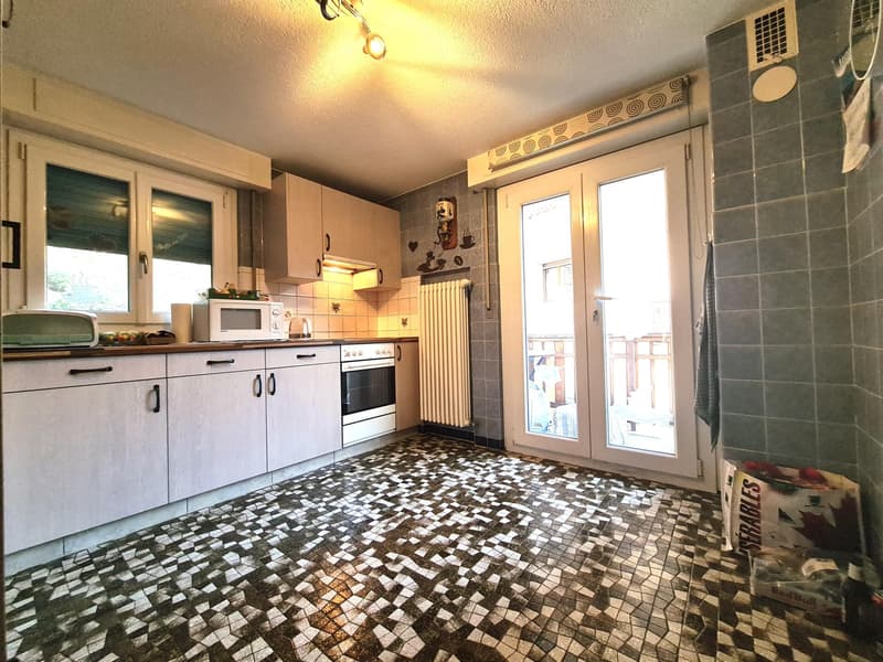 Beautiful bright apartment with balcony and private garage (4)