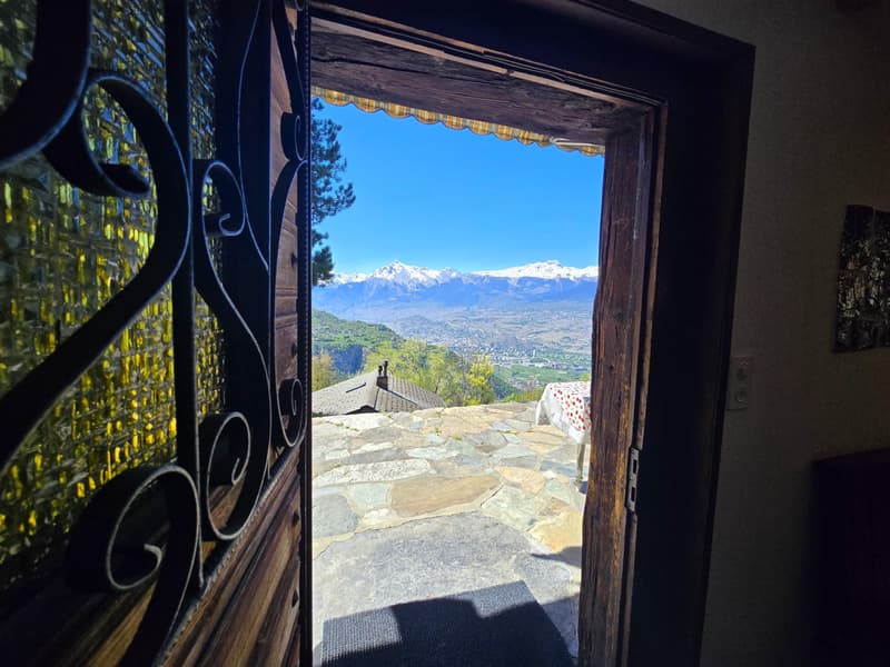 Authentic chalet of 5.5 rooms with mazot, barn and wine cellar on large estate in Val d'Hérens (5)