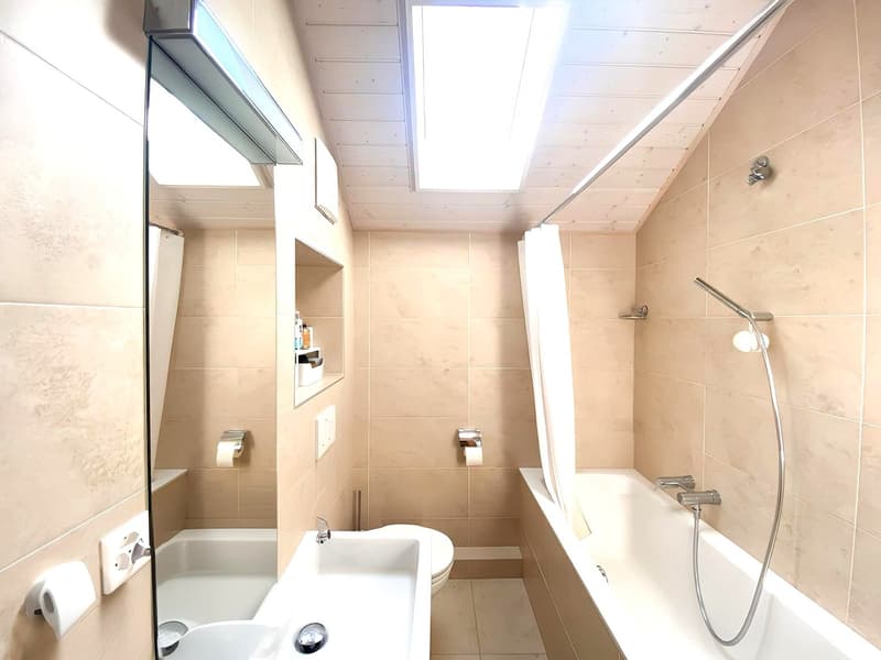 Geräumige 6-Zimmer-Dachgeschosswohnung in Bernex (6)