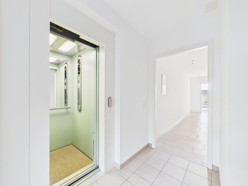 CASA CONTIGUA SU 3 PIANI CON GIARDINO E SPAZIO IDEALE PER STUDIO O ATTIVITA' INDIPENDENTE (22)