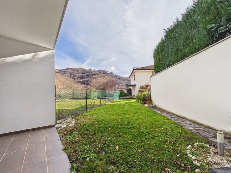 CASA CONTIGUA SU 3 PIANI CON GIARDINO E SPAZIO IDEALE PER STUDIO O ATTIVITA' INDIPENDENTE (5)