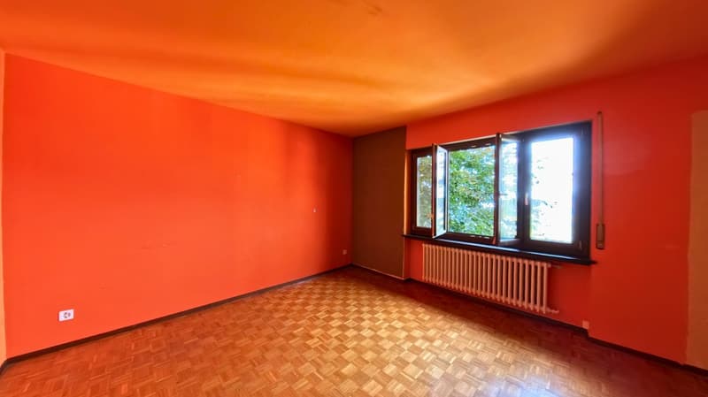 empty room, wooden floor, orange walls, window with white frame, white radiator