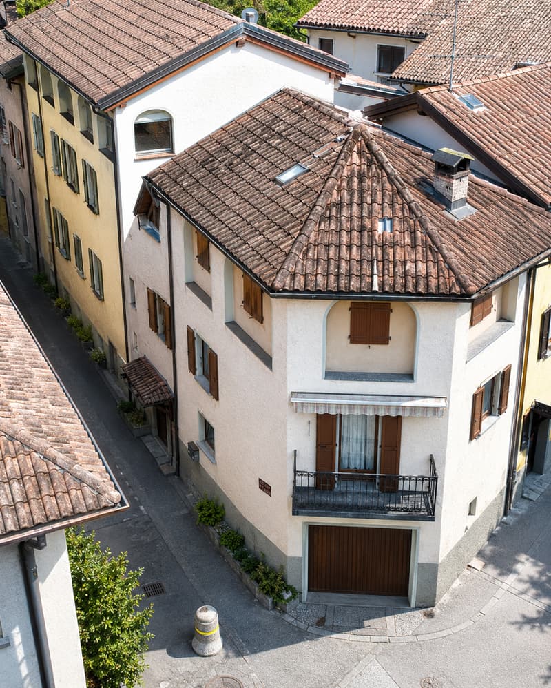 CASA BIFAMILIARE SU TRE PIANI, IDEALE ANCHE COME INVESTIMENTO (1)