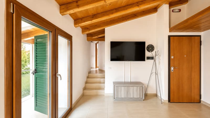 MODERNO APPARTAMENTO ARREDATO DI 3,5 LOCALI CON BALCONE (2)