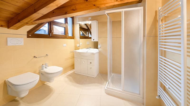 MODERNO APPARTAMENTO ARREDATO DI 3,5 LOCALI CON BALCONE (5)