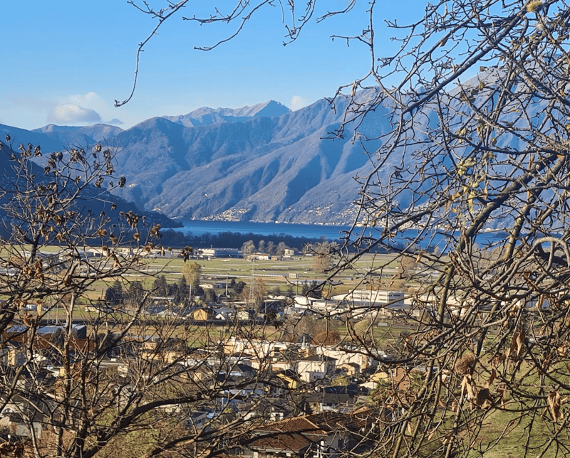 AMPIA CASA BIFAMILIARE CON VISTA APERTA, GIARDINO E BOX AUTO (21)